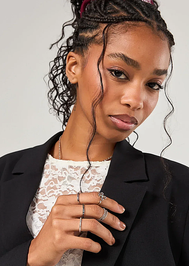 conjunto 5 anéis prateados strass coloridas